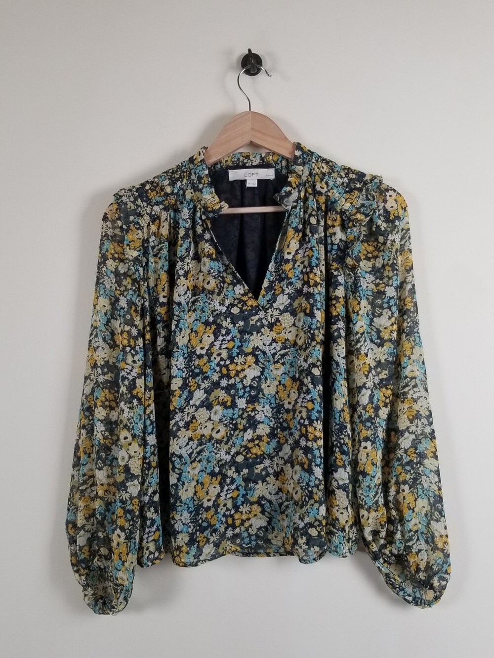 Loft Floral Top Size Medium Petite
